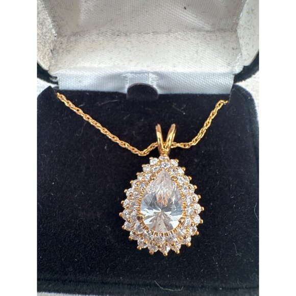 Vintage Pear Shaped Jewelry Set Clip On Earrings and Necklace Gift - Picture 8 of 8